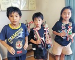 ３年生団体で２位の伊藤昇汰さん、木ノ内凧己さん、伊熊脩平さん