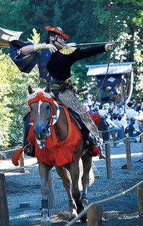 馬の「平安」と駆ける内田さん　２年前まで乗馬経験はなかった