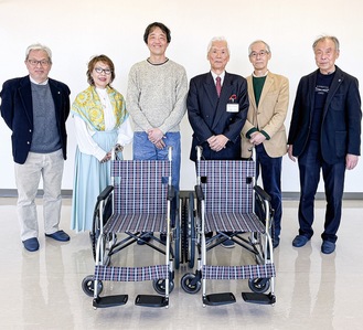 髙橋会長（左から４人目）と湘南立教会のメンバー