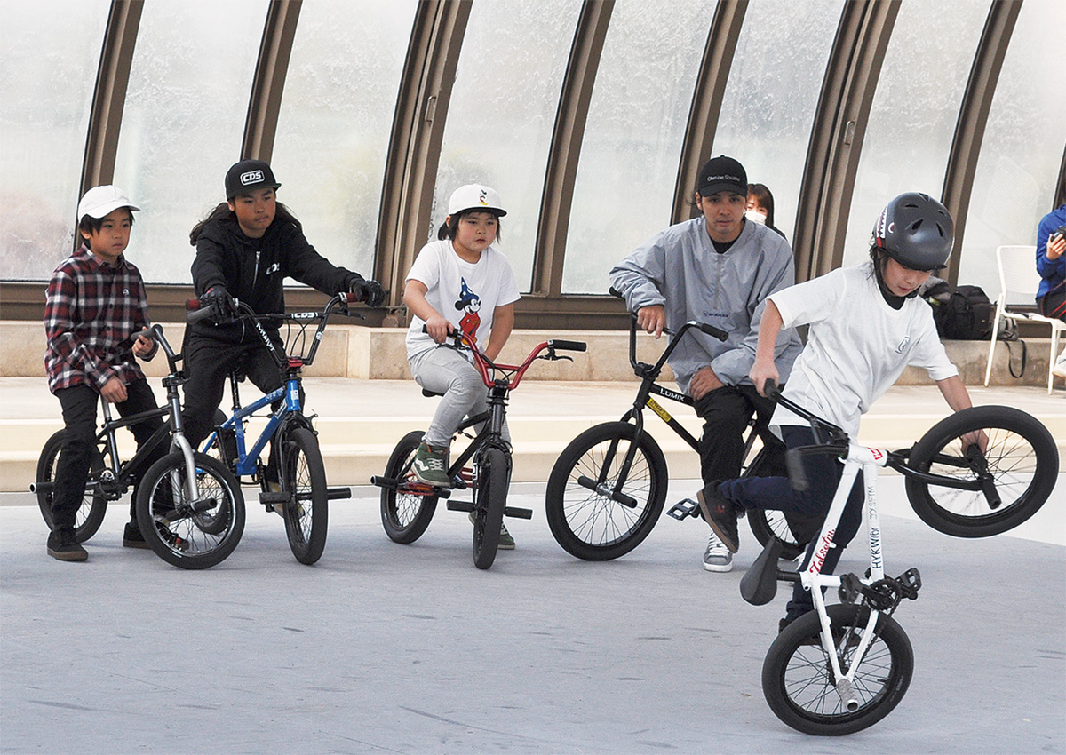 BMXフラットランド 国内初 屋内施設がオープン | 寒川 | タウンニュース