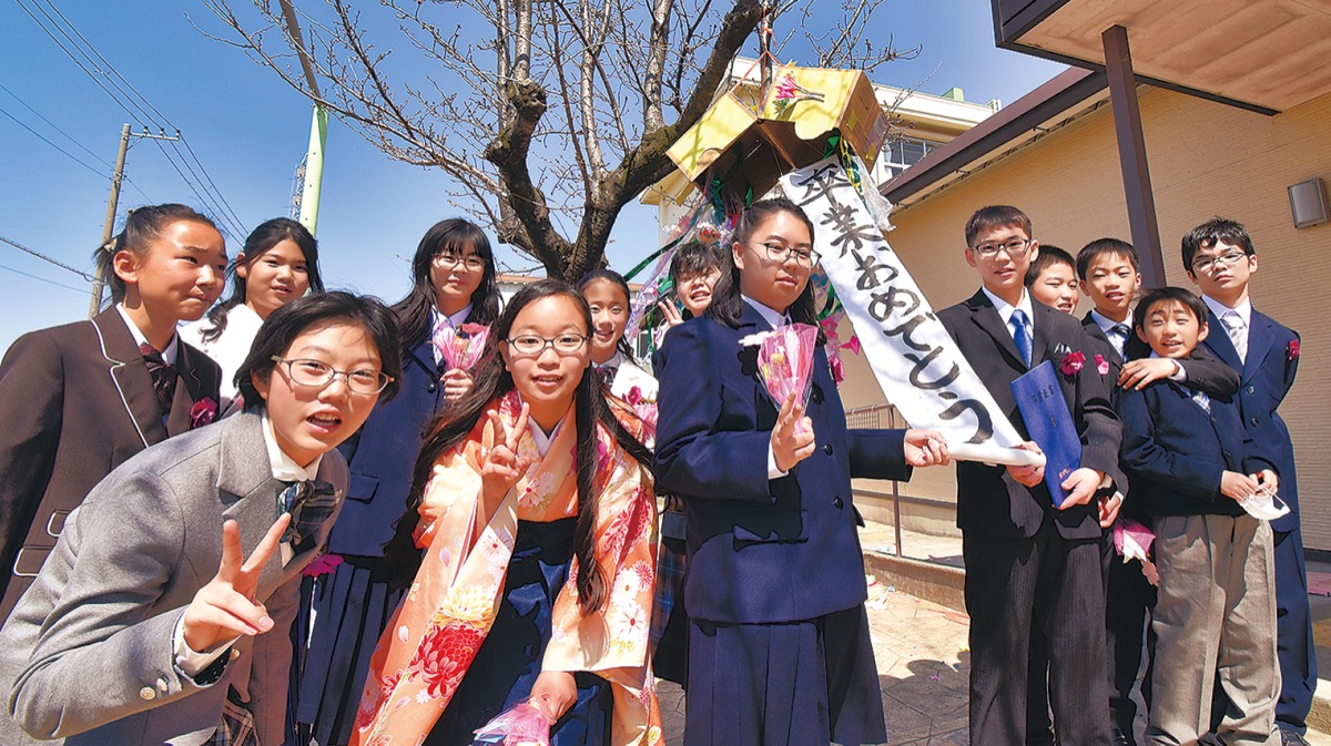 学童のわかばクラブでは手製くす玉も