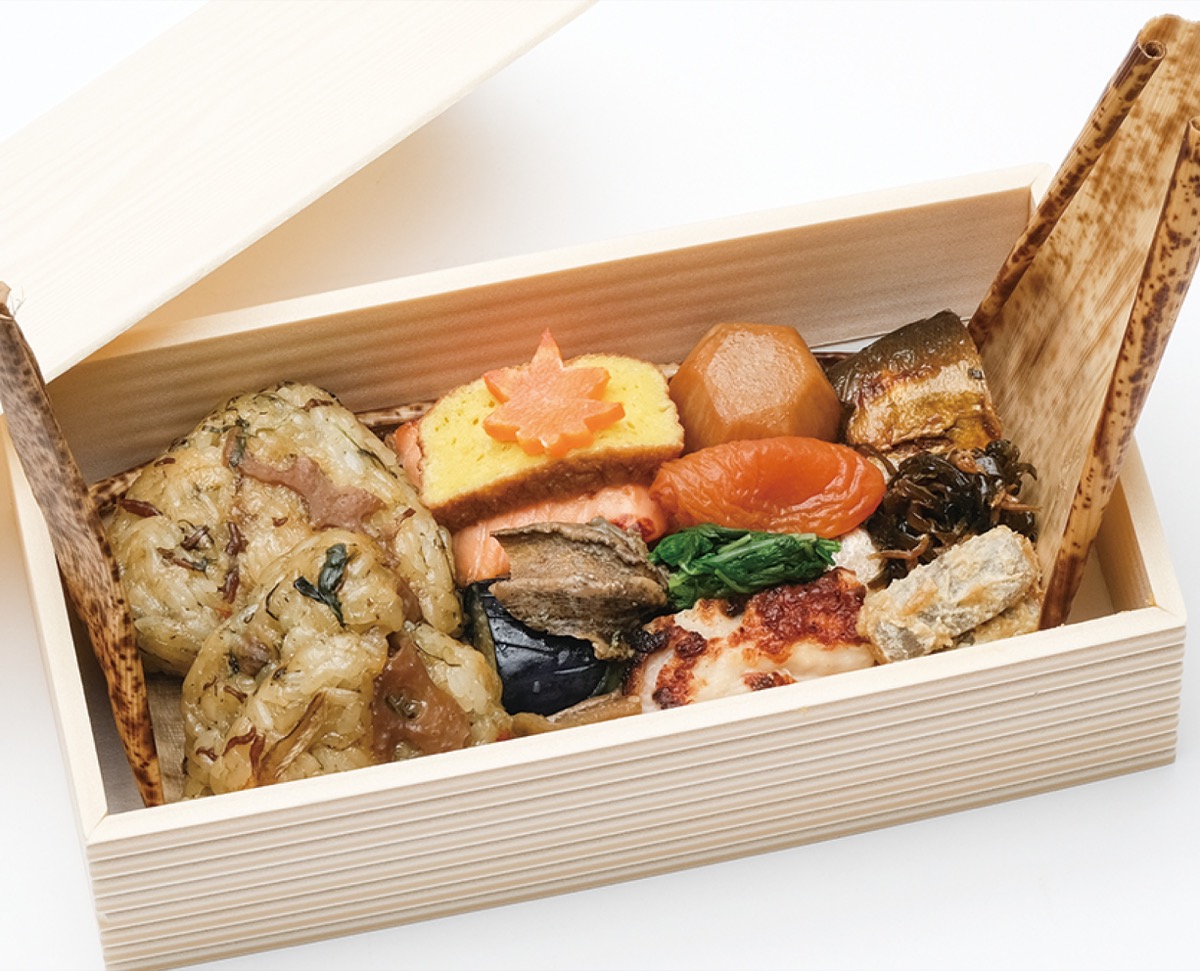 鮭や鮑、金山寺味噌など鎌倉時代ゆかりの食材を現代風にアレンジ。盛り付けなどもこだわった