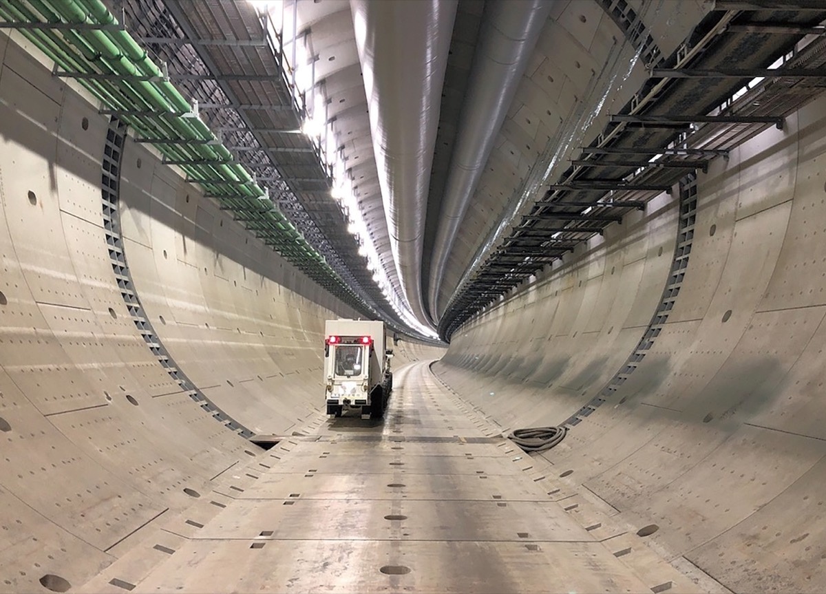 寒川南ＩＣ〜藤沢ＩＣ　その先トンネル