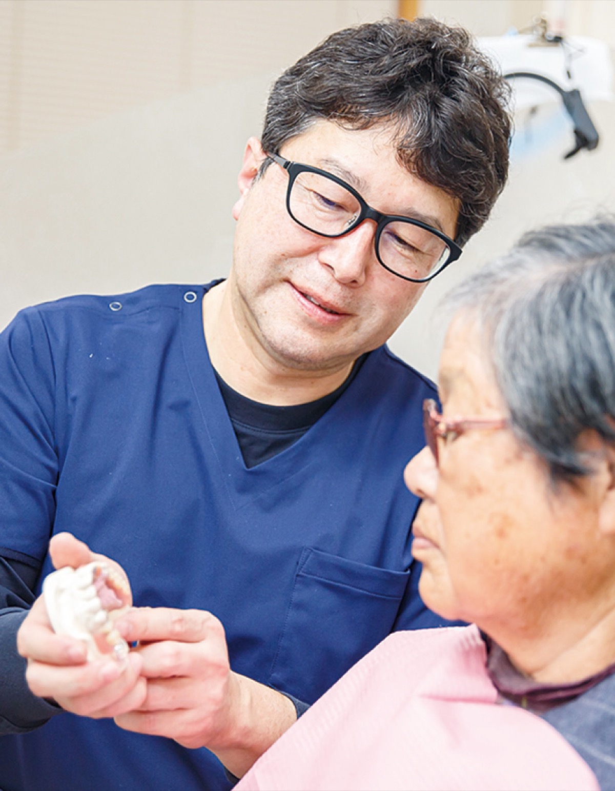 見た目の美しさにこだわった総入れ歯