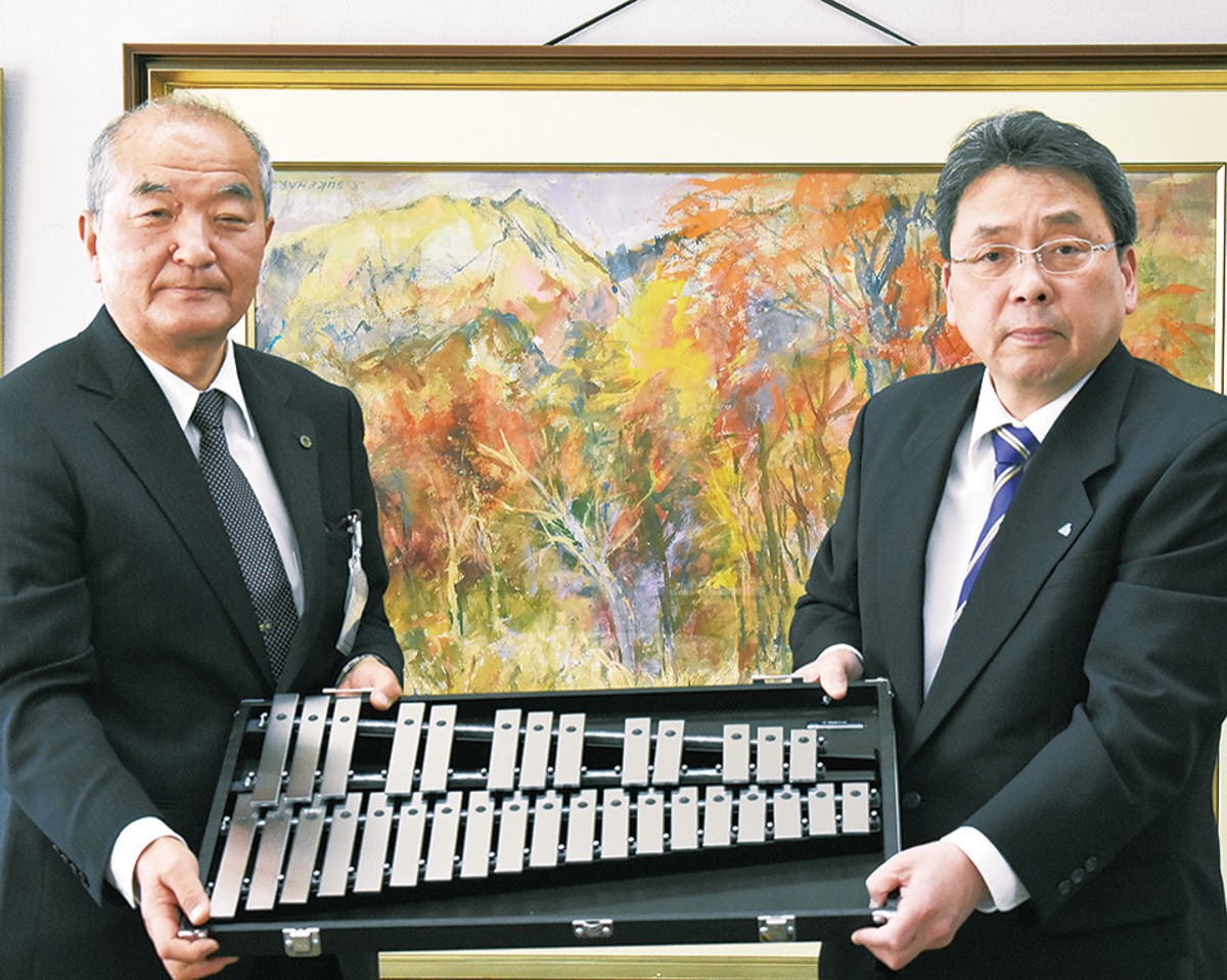 グロッケンを寄贈しました