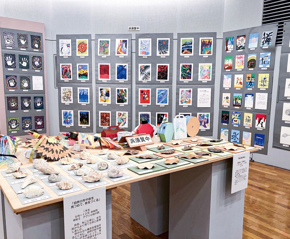 中学生の美術作品一堂に