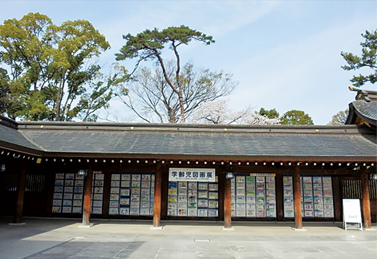 境内に園児の作品225点