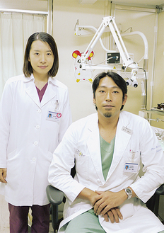 鈴木隆史副部長（右）と木口麻美子医師