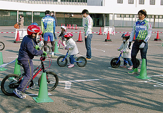 子ども達が自転車の乗り方を学べる教室も開かれた