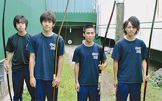 （左から）関口さん、吉川さん、秦野さん、征矢さん