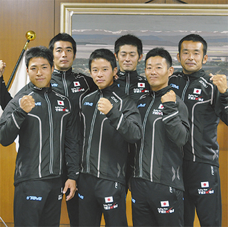 世界大会３連覇に挑戦するラフティングチーム・テイケイのメンバー