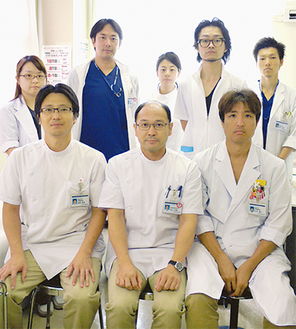 井上部長（中央）・永井副部長（右）整形外科医師スタッフ