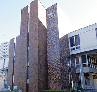平塚市中央図書館