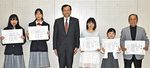 （写真左から）小林梨恵さん・叶野芹奈さん・落合市長・永井希華さん・若林さん・平川さん
