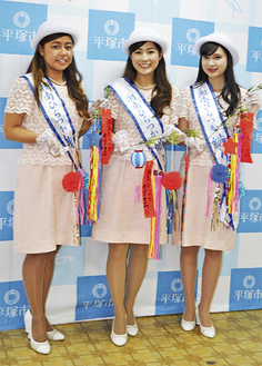 （左から）村田百佳さん、露木美穂さん、小嶋栞さん