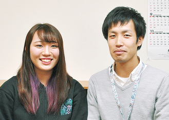 写真は高山さん（左）と向田コーチ