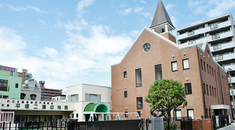 教会と幼稚園の外観