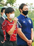 津田監督（右）と平琉誠３年生キャプテン