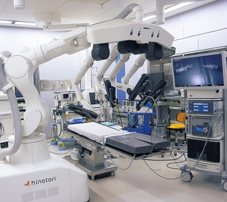 手術支援ロボット「ヒノトリ」（市民病院提供）