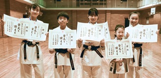 左から熊沢（優）さん、中村さん、紺野さん、菊月さん、熊沢（希）さん