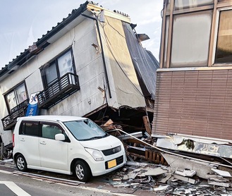 能登半島地震で倒壊した石川県内の木造住宅（読者提供）