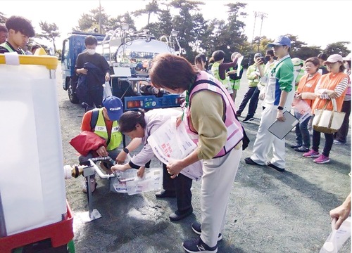 応急給水訓練の様子（大磯町提供）