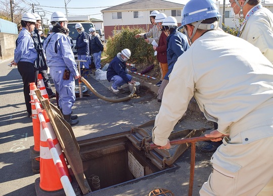 バルブを開ける様子