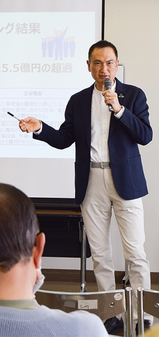 町民に説明する池田町長