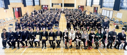 カウナス市教育訪問団と土沢中学の生徒ら