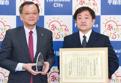 落合市長を表敬訪問した小澤会長（右）