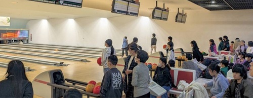 ボウリングを楽しむ子どもたち（提供写真）