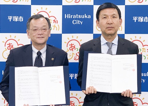 落合市長（左）と河野代表