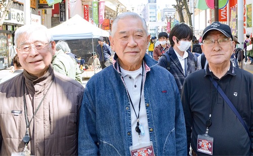 左から実行委員の荻野さん、谷地さん、花岡さん