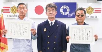 賞状を持つ望月さん（左）と田中さん（右）