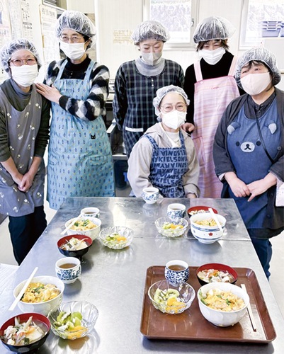 かわせみ子ども食堂のメンバー（提供写真）