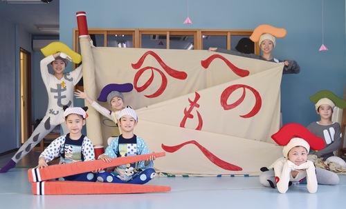 演目「へのへのもへじ」と「おはし兄妹」を演じたメンバー