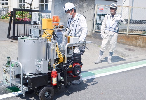 グリーンベルトを施工する協会員