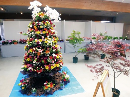 ツリー状に飾り付けた「フラワーツリー」（写真は過去開催時）