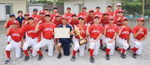 優勝した浜岳中野球部員ら