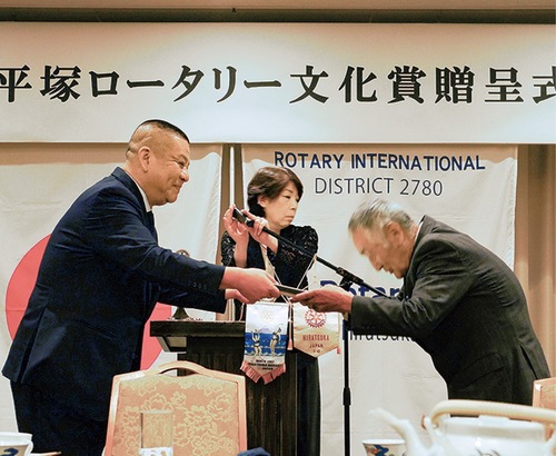 三荒会長（左）と栁川さん