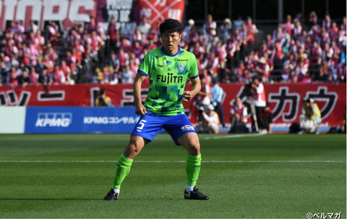 日本代表に初選出されたＤＦ鈴木淳之介選手。攻撃の起点を作りながら、競り合いや対人守備の強さもみせ、代表合流前最後のリーグ戦にフル出場