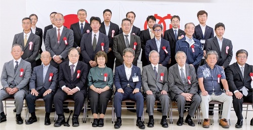 功労者表彰の受賞者（提供写真）