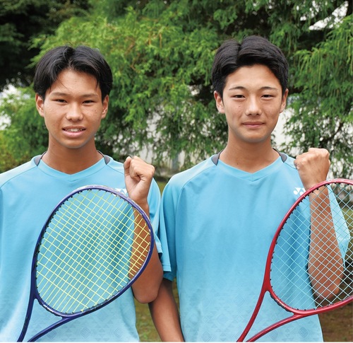 ペアを組む小澤さん（左）と芹澤さん