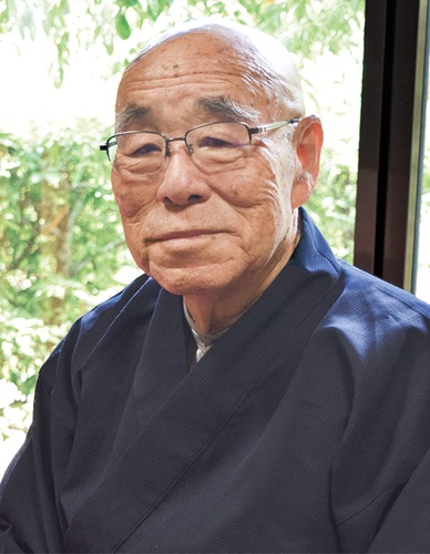 取材を受ける秋山さん