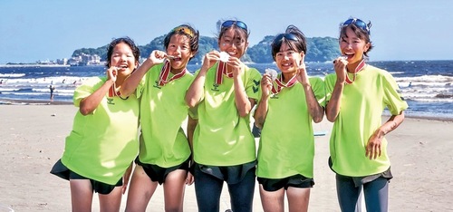 Ａチームのメンバー（黒金さんは左から３人目）