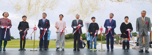 テープカットが行われた