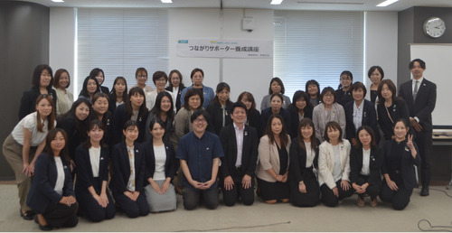 講座を受けた同社員ら