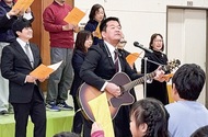 職員作曲の歌を合唱
