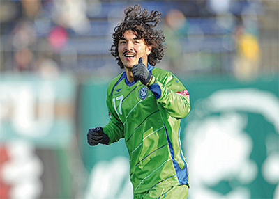 首位に４得点快勝