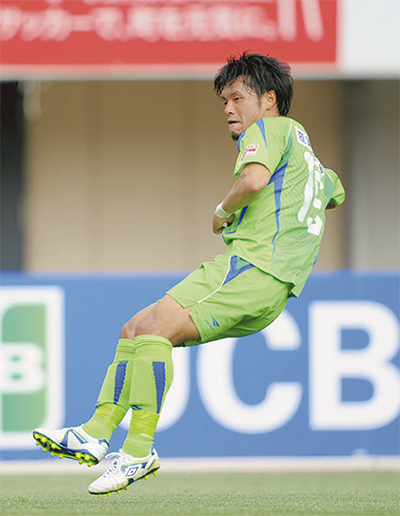 巧みなパス回しに屈す